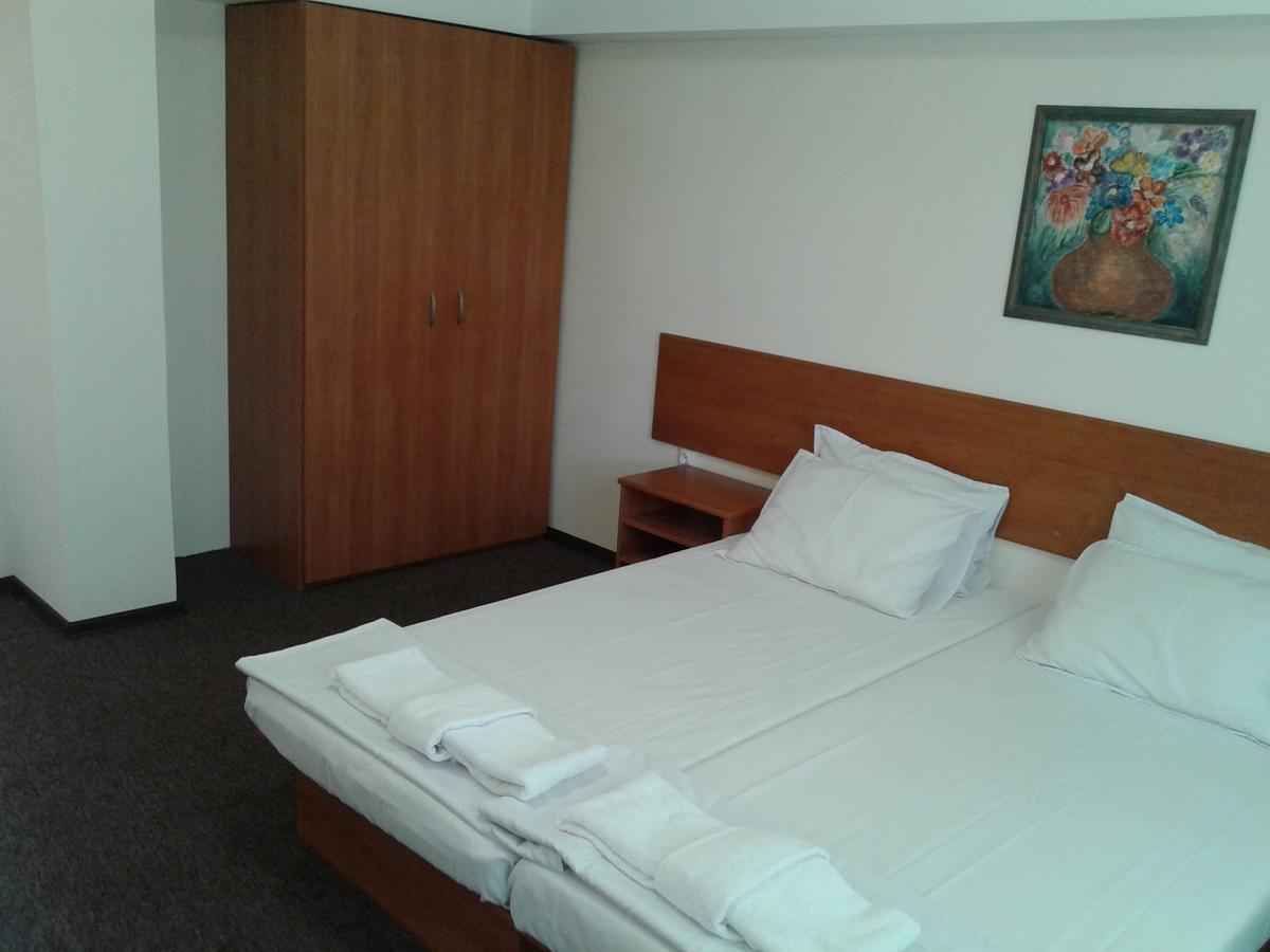 Hotel Stroitel Hisarya Luaran gambar