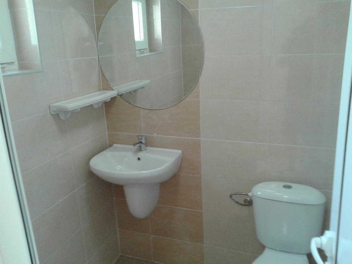 Hotel Stroitel Hisarya Luaran gambar