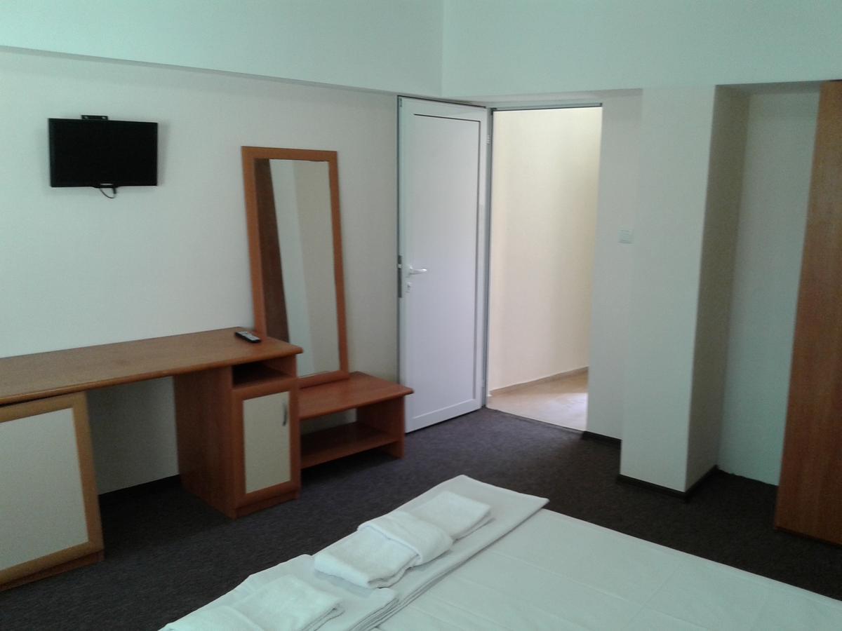 Hotel Stroitel Hisarya Luaran gambar