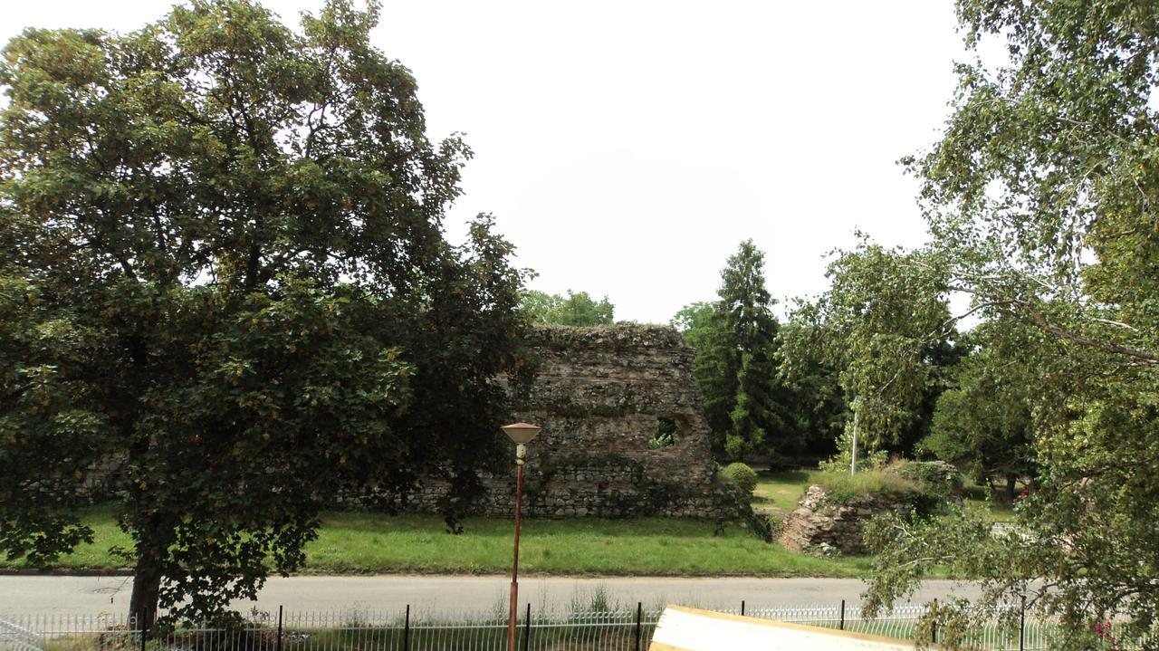 Hotel Stroitel Hisarya Luaran gambar