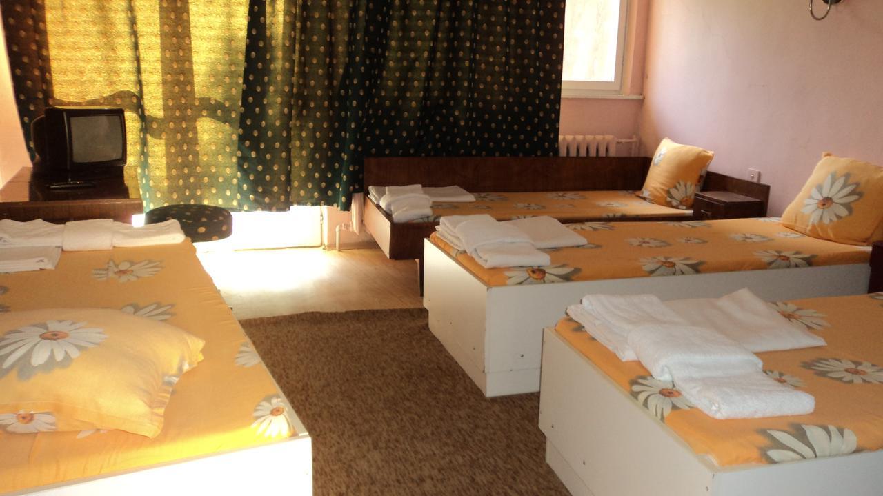 Hotel Stroitel Hisarya Luaran gambar