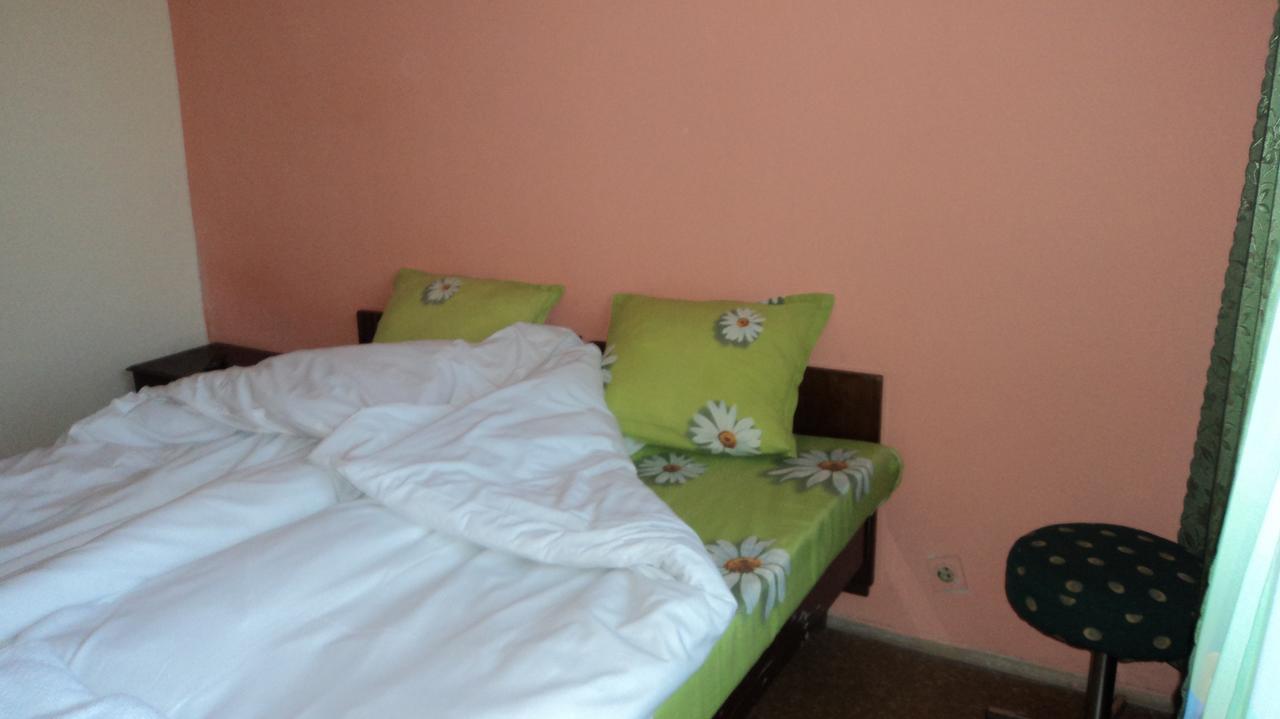 Hotel Stroitel Hisarya Luaran gambar