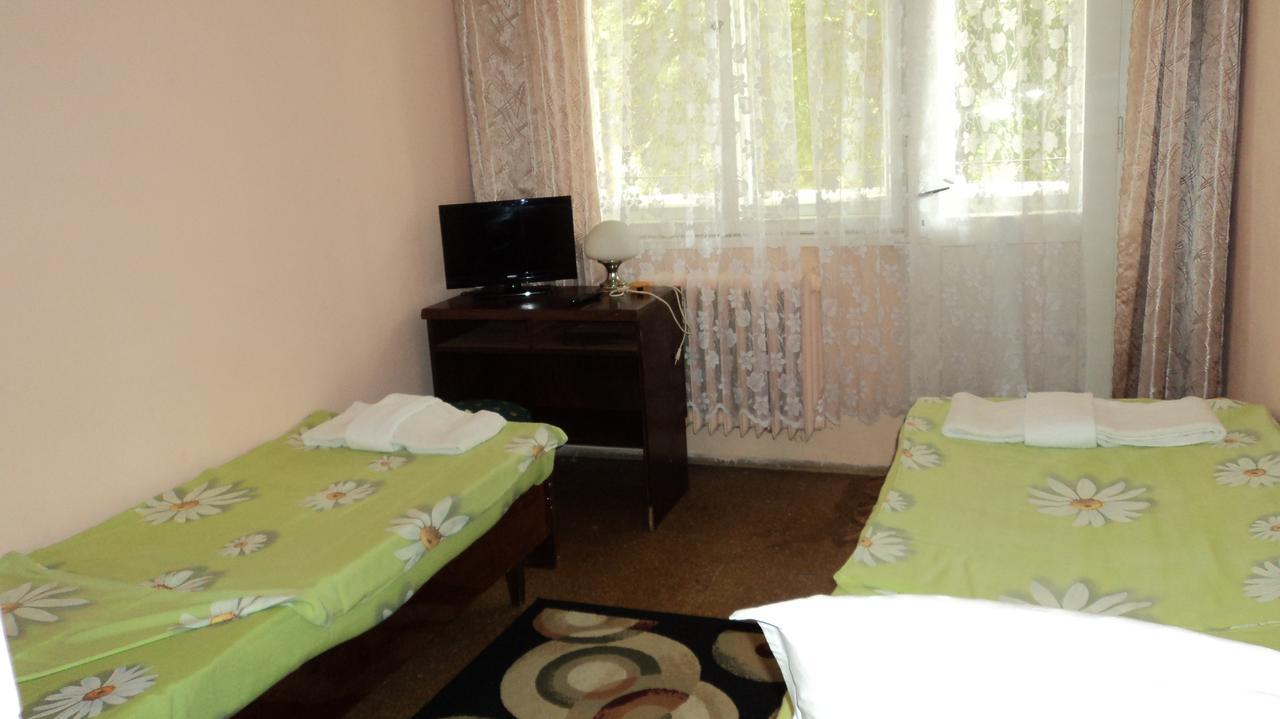 Hotel Stroitel Hisarya Luaran gambar