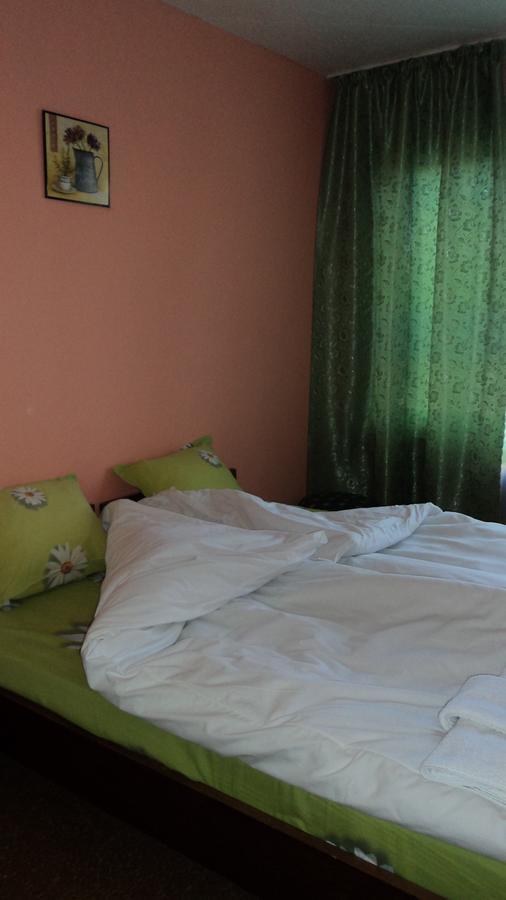 Hotel Stroitel Hisarya Luaran gambar