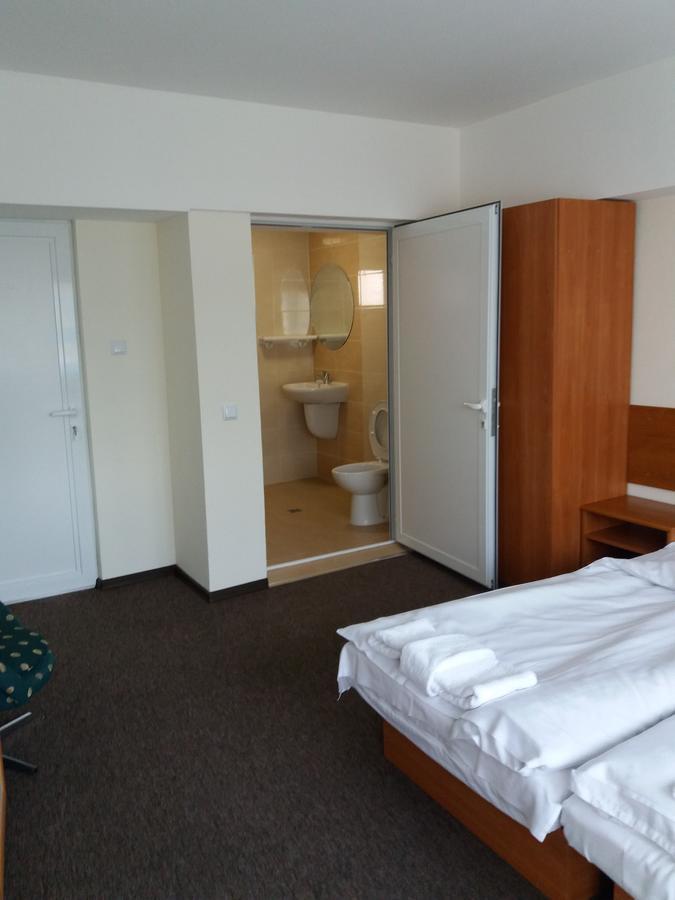 Hotel Stroitel Hisarya Luaran gambar