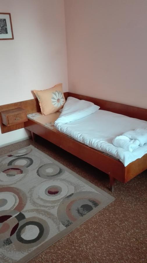 Hotel Stroitel Hisarya Luaran gambar
